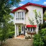 Private Luxury Villas vs Hotels: The Saanjh Stays Experience Near Nainital