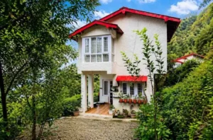 Private Luxury Villas vs Hotels: The Saanjh Stays Experience Near Nainital
