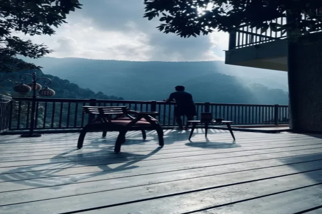 Luxury Mountain Villa Near Mukteshwar: Why Travellers Are Choosing the Quiet Side of Kumaon
